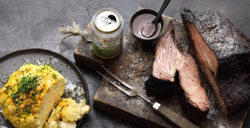 Bitburger grillt: Bitburgers Brisket mit gegrilltem Hopfenkohl