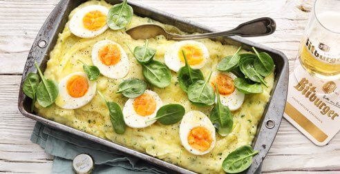 Bitburger kocht: StampfkartoffelAuflauf, gegrilltes Hühnerei und Babyspinat
